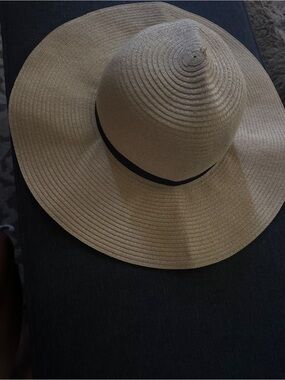 LL Bean Wide Brim Straw Sun Hat with Black Band - Beige